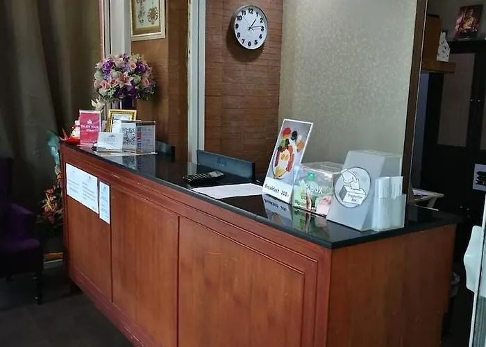 酒店 忆甲迈10号绿景套房酒店